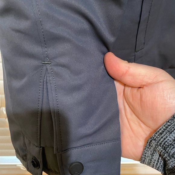 Oakley Men's Essential Jacket - NWT - Picture 9 of 10